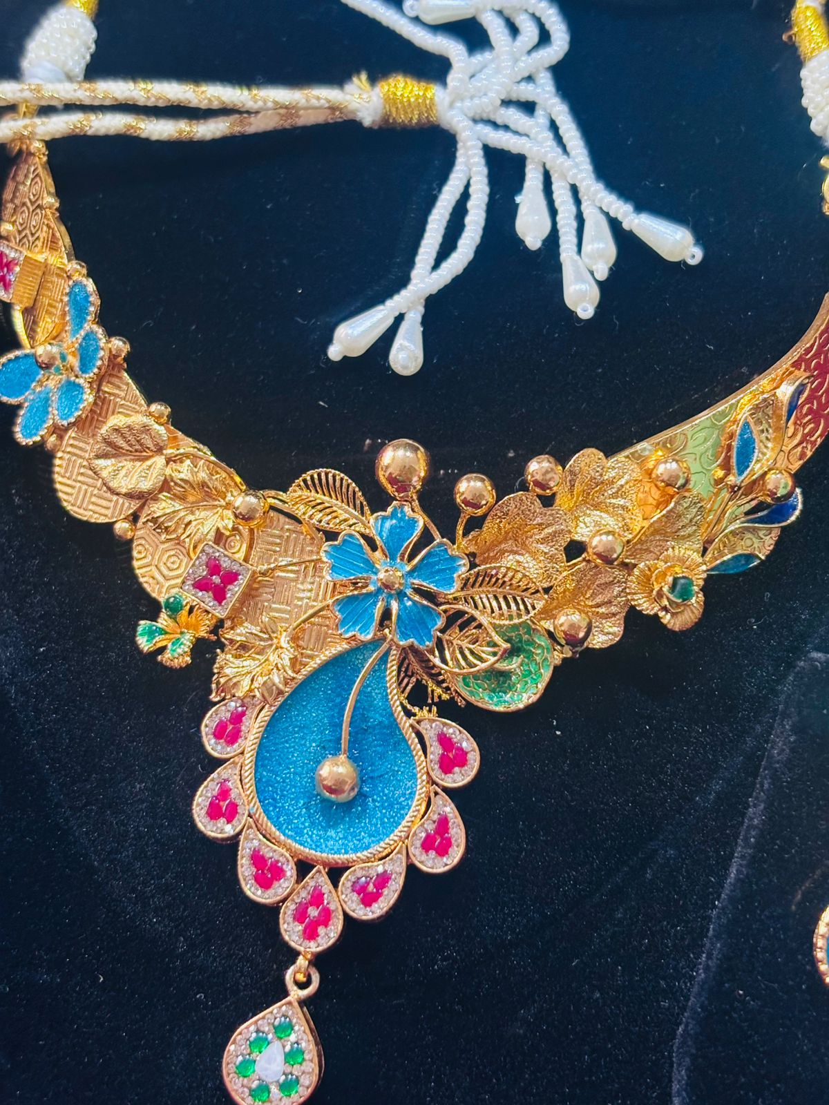 92.5 Silver Gold plated Noor-E-Bahar Necklace with Earrings (GS-05)