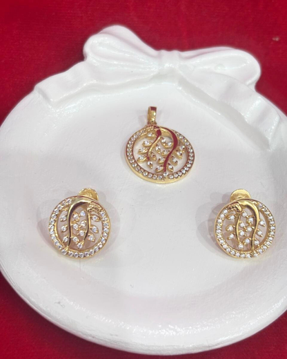 92.5 Pure Silver Round leaf Pendent set with Earrings (chain not included)