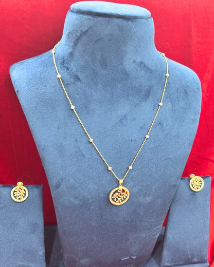 92.5 Pure Silver Round leaf Pendent set with Earrings (chain not included)