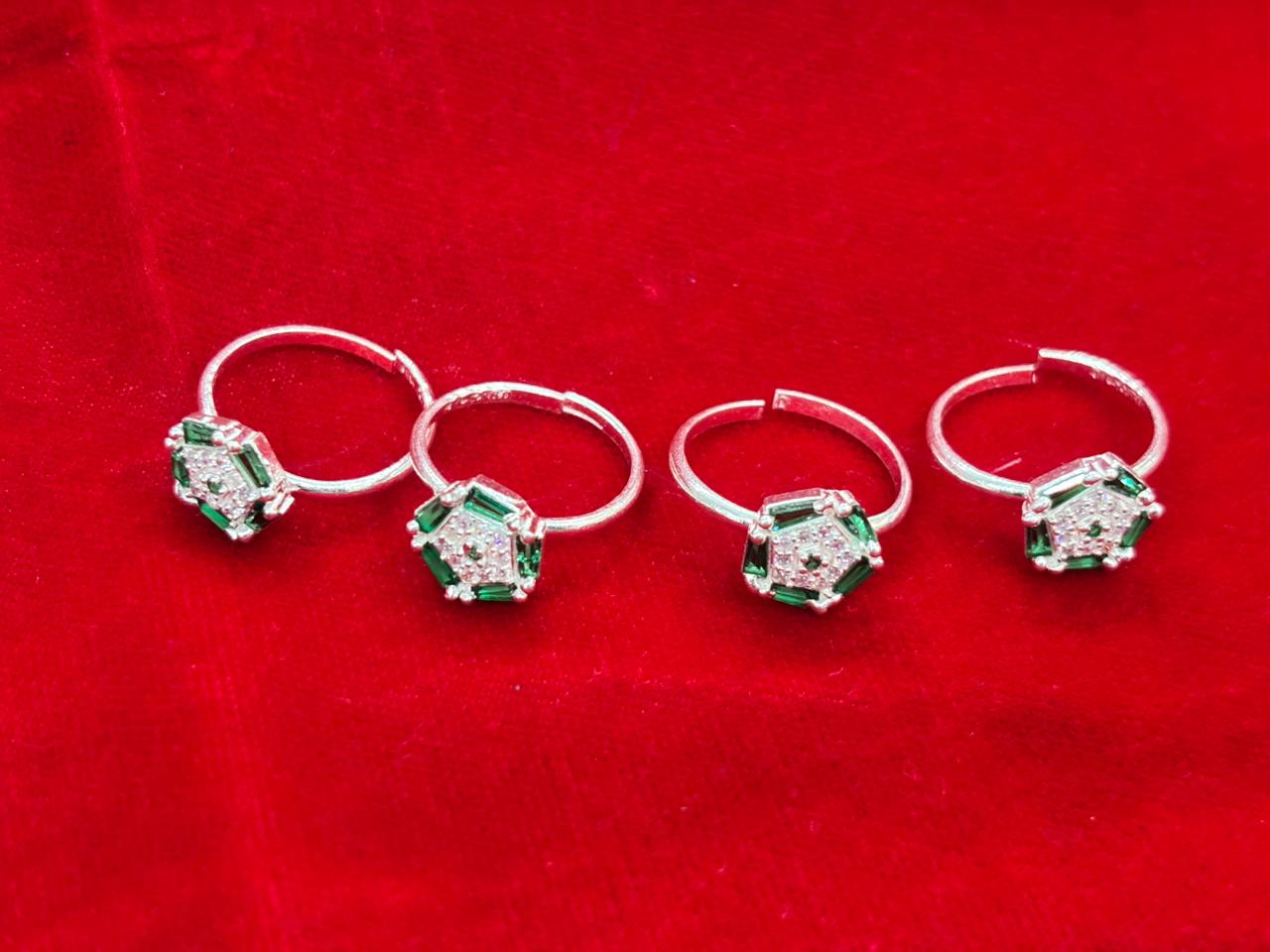 Real Silver Green & White stones Pentagonal Bichiya/ Toe rings (set of 4 pieces)