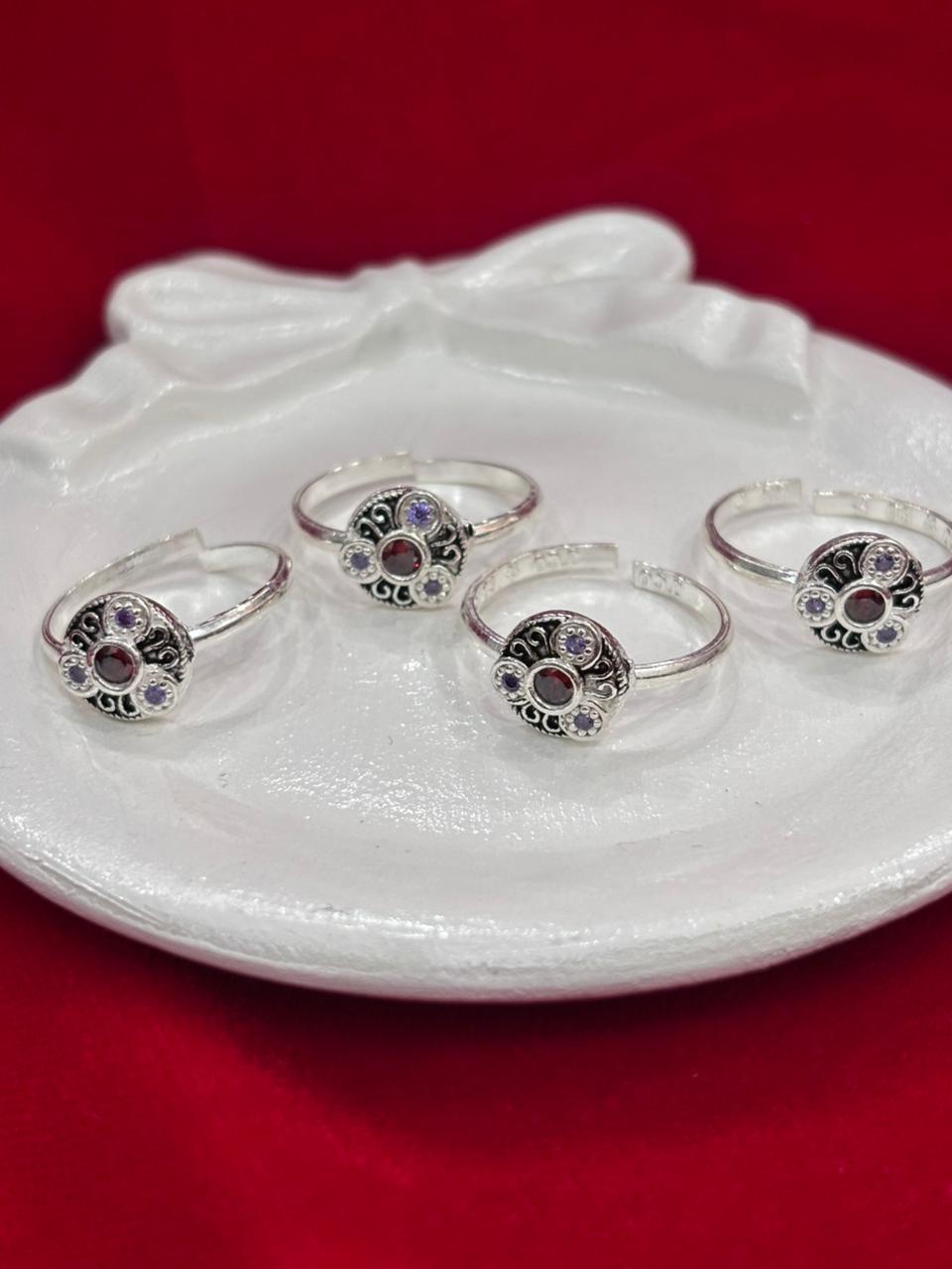 Real Silver Small Oxidised stones Round Bichiya/ Toe rings (set of 4 pieces)