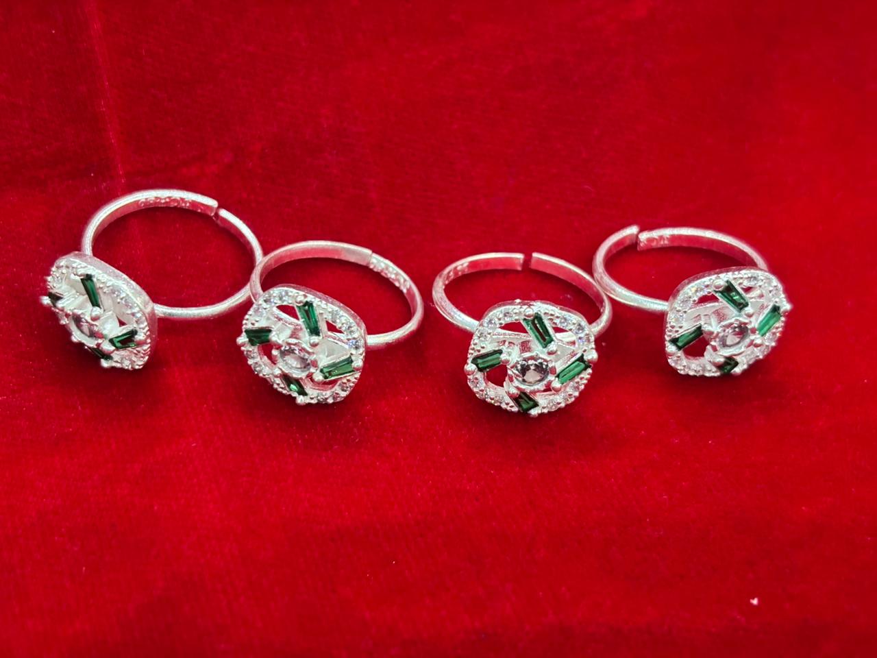 Real Silver Green stones Square Bichiya/ Toe rings (set of 4 pieces)